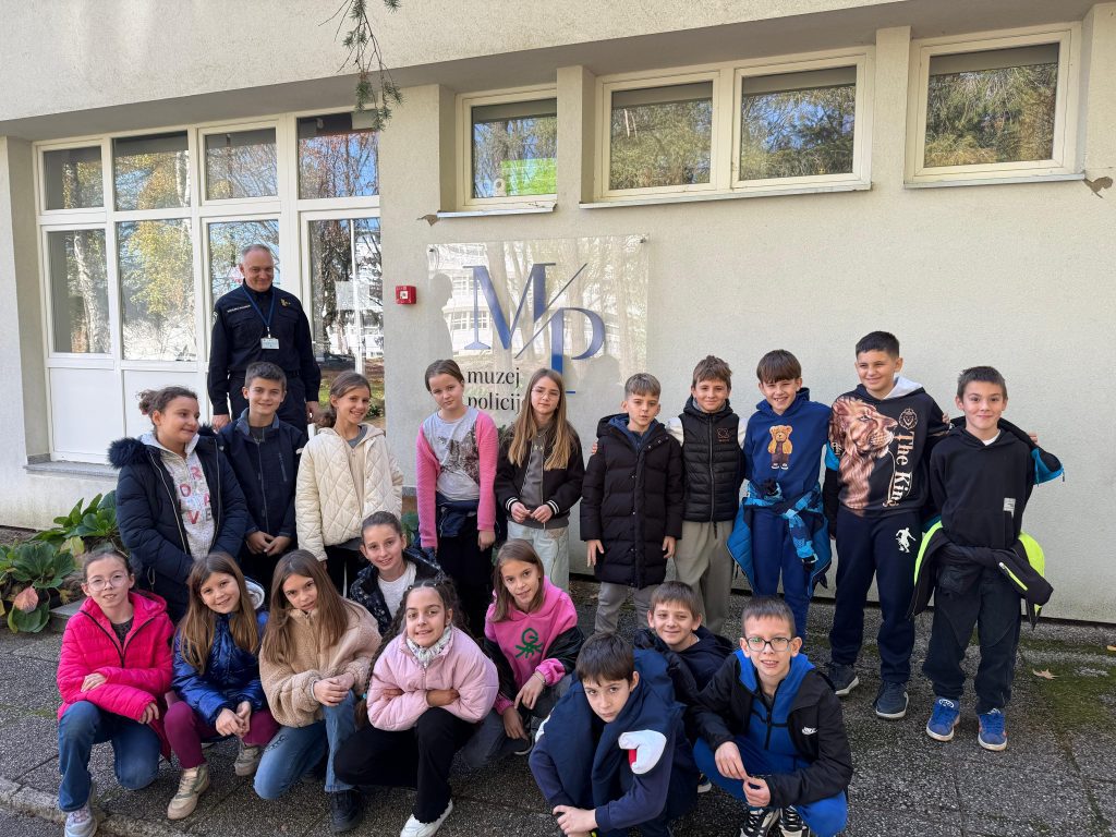 Četvrtaši u posjetu Policijskoj akademiji