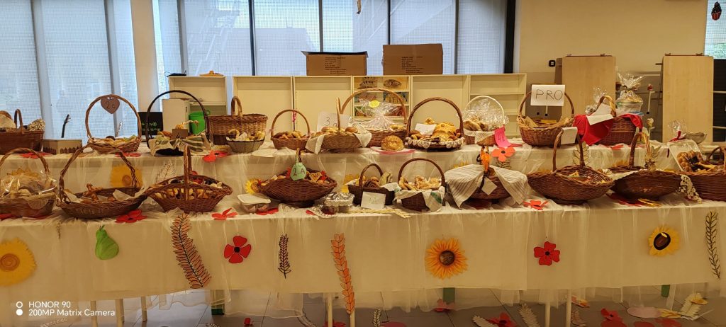 Dani kruha i zahvalnosti za plodove zemlje te Misijski dan u OŠ Kajzerica